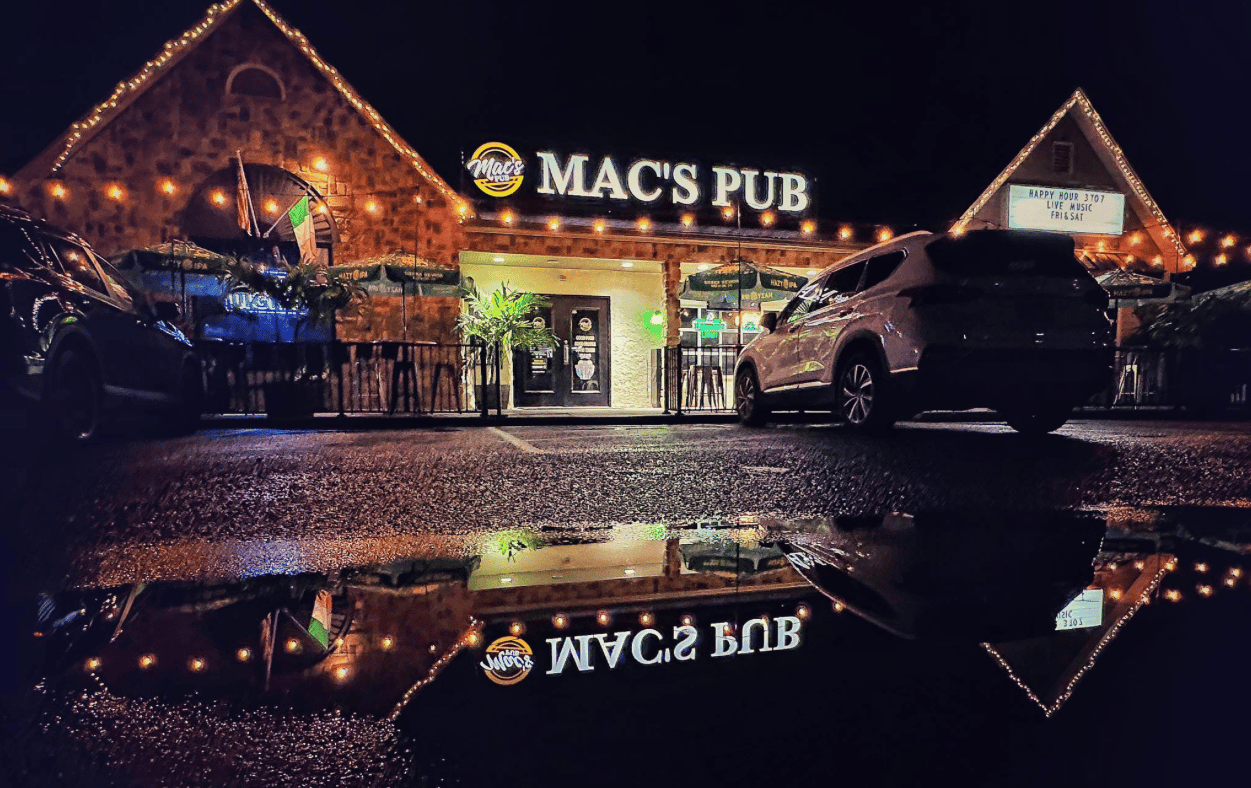 Mac's Pub feature photo
