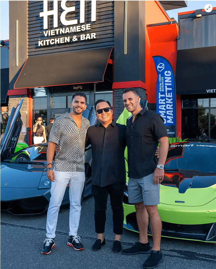 Cars & Social - Hen photo 1