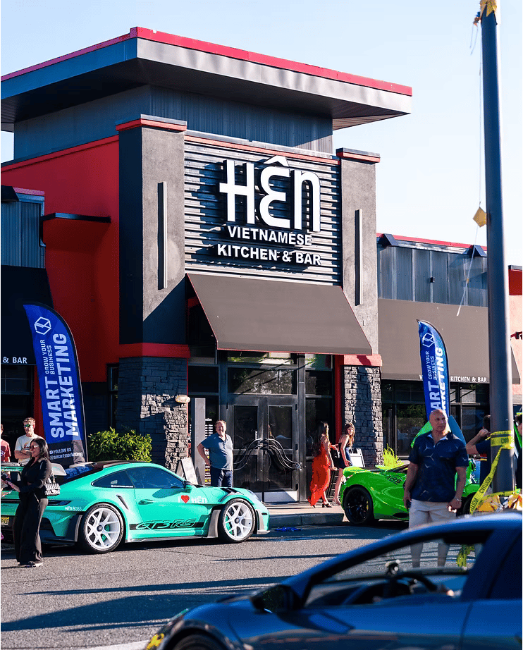 Cars & Social - Hen photo 2