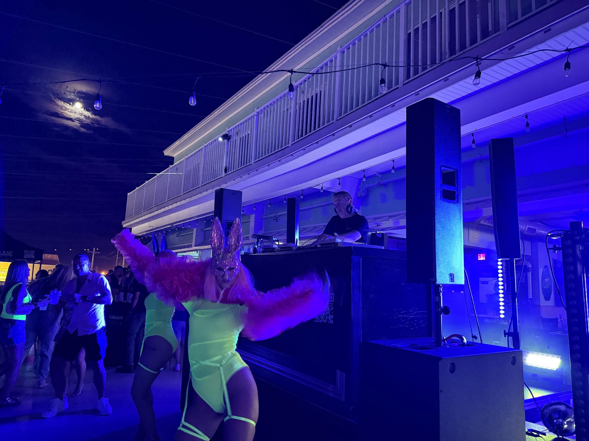 Bubbles & Burn Neon House Party photo 1
