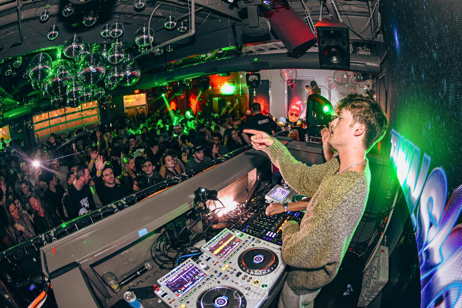 DJs